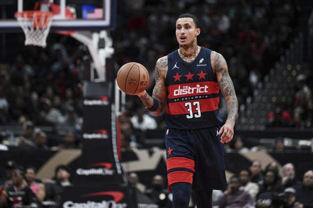 于积分榜末 于积分榜末